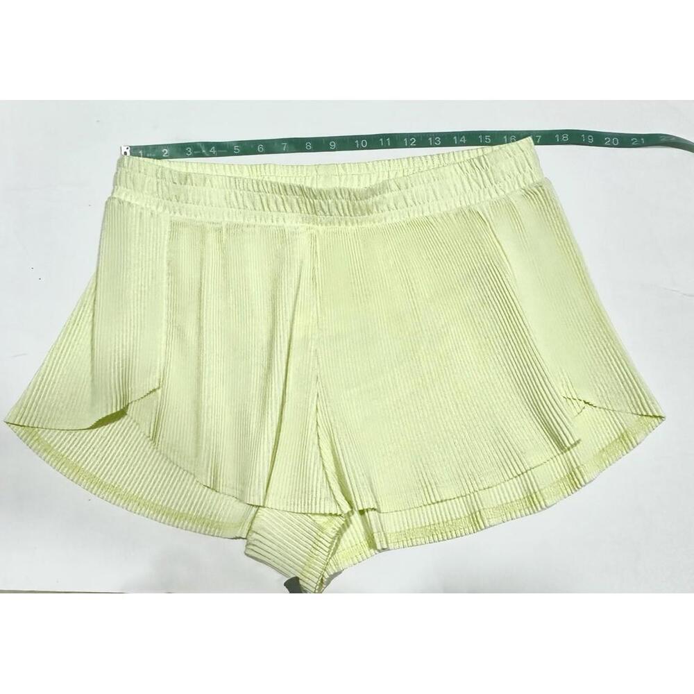 all in motion Women's Yellow Mid Rise Pleated Shorts Lined Athletic Gym Size L - Picture 8 of 10